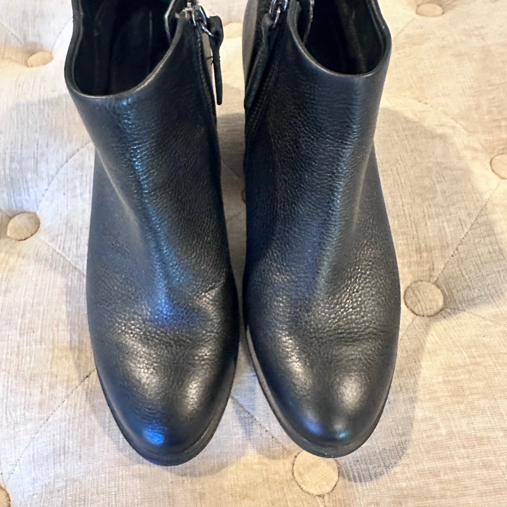 Ecco Black Leather Ankle Booties